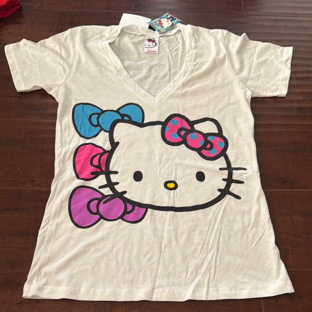 New Hello Kitty Bows Graphic Tee, Size Medium, NWT!